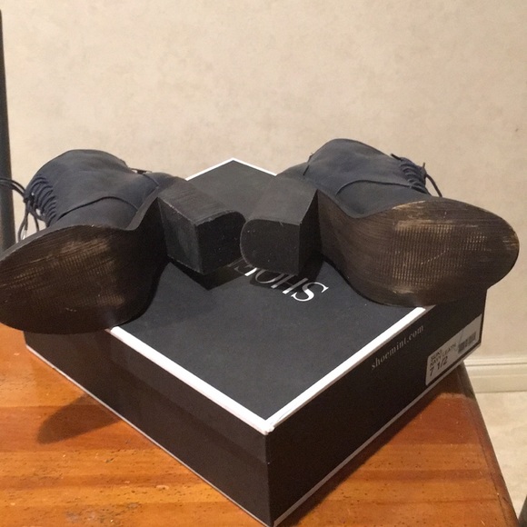 🔥☄️🔥🔥NWT SHOEMINT  Navy Leather Lace-Up Booties… - Picture 5 of 8